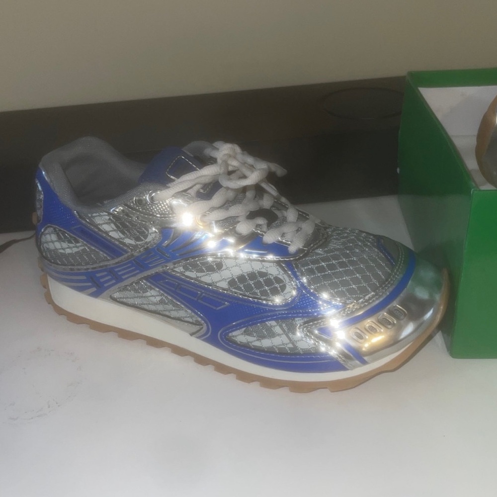 Brand New BOTTEGES